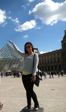 At LIM College MBA student the Musée du Lourve during her study abroad experience in Paris.